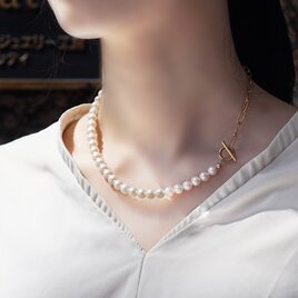 真珠とサージカルステンレスによる41cmバイカラーマンテルネックレス　～三日月の画像
