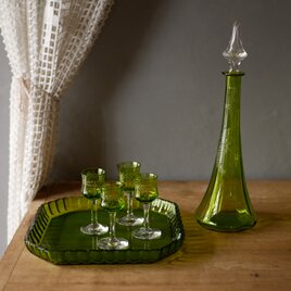 リキュールグラスとデキャンタセット　グリーン　フランスアンティーク　ブロカントのある暮らしの画像