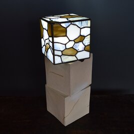 金繕い陶磁ベースのステンドグラスランプの画像