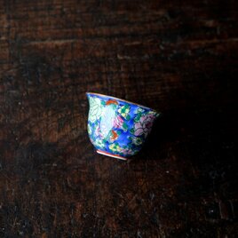 青にカラフルな草花尽くし◆中国産　色絵小ぶり猪口　茶杯　煎茶茶器　器　シノワズリ　＃１の画像