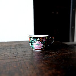 黒やかな青にカラフルな花尽くし◆中国産　色絵金彩小ぶりカップ　茶器　チャイナレトロ　シノワズリ　インテリアの画像