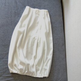 ストレッチ素材のバルーンスカートの画像