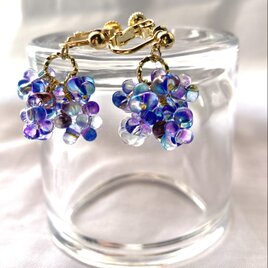 紫陽花のガラスイヤリングの画像