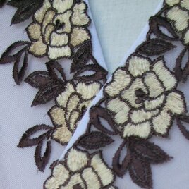 48 茶色にクリーム色の薔薇・チュールレース絹交織半襟の画像