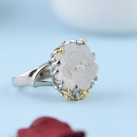蓮の花のリング - 水晶の透明感と蓮の花の優雅さが調和した逸品 R337の画像