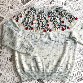 丸ヨークセーター　野の花　手編みの画像