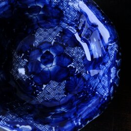 ベロ藍で素敵◆豪快な花文様。伊万里　花文ベロ藍染付八寸鉢　骨董・antiques 碗　暮らしに。明治期の画像