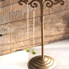 ペリドットロングピアス　オニオンカット　14kgf　Peridotの画像