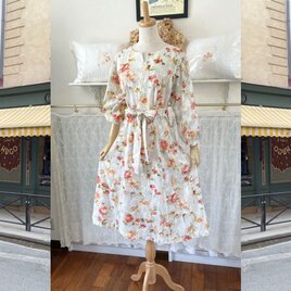 涼やかなコットンボイルの花柄ワンピース『綿・Aライン・フレア・ギャザー袖・ロング・フラワープリント』