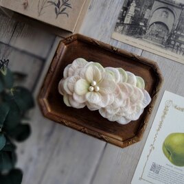 花びらのバレッタ  Lサイズ ■ フラットデザイン コットンパール ■ ソフトベージュ