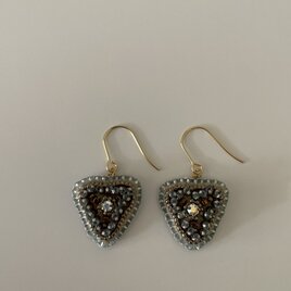 桔梗のピアス　金いろの画像