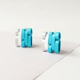 軽い紙アートイヤリング(ピアス)夏色ターコイズブルー×シルバーのシンプルスクエア　金属アレルギー対応　ペーパークイリングの画像