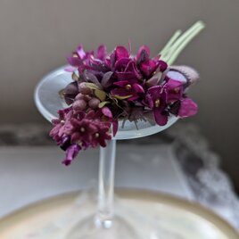ブローチ ｽﾜｯｸﾞ小花たち(ラズベリーレッド)B137の画像