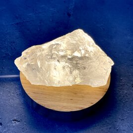 かち割り水晶 LEDランプ付き【A】256g マダガスカル産 クリスタル 天然石 原石の画像