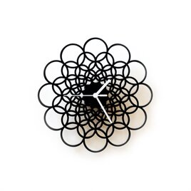 Ringsブラック - レーザーカット合板で作られた幾何学的な壁掛け時計の画像