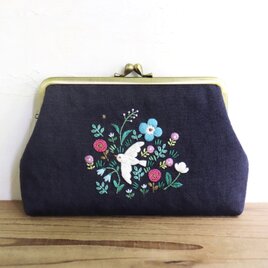【受注制作】手刺繍のがま口ポーチ『鳥と草花』角型の画像
