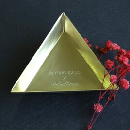 materials Sankaku tray　真鍮製三角トレイの画像