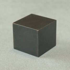 真鍮ペーパーウェイト：四角柱32×29【黒染め】の画像
