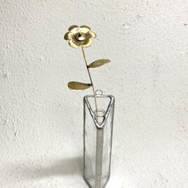 『何処かにどこかに咲く花”』 スッキリクリアー壁掛け一輪挿し ： 真鍮フラワー•ステンドグラスの画像