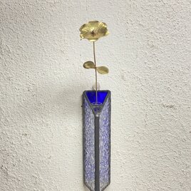 『何処かにどこかに咲く花”』 コバルトブルー壁掛け一輪挿し ： 真鍮フラワーの画像