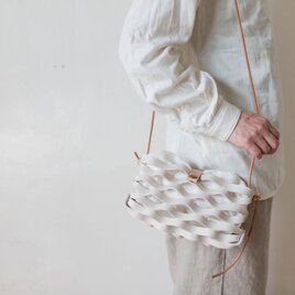 本革メッシュのかごバスケット / グレージュの画像