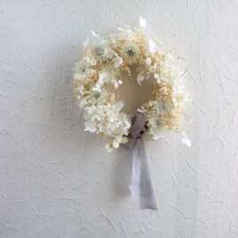 凉風を～白いお花のリースの画像