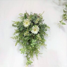 グリーンベリーと ホワイト ガーベラ の ナチュラル グリーン スワッグ ns796