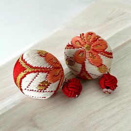 《イヤリング》京都西陣織金襴・色鮮やかな桜と水引玉結びの包みボタンピアス⭐︎世界に一つのデザイン
