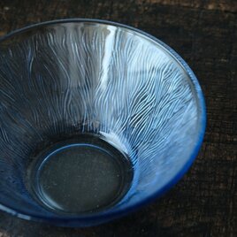 細かな線の総柄◆薄いブルーで素敵。昭和中期　プレスガラス深鉢　素麺鉢　古民家　古道具　昭和レトロ　の画像