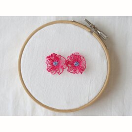 レースと刺繍の花ピアス/イヤリングの画像