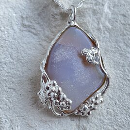 朝焼け色のオパールとぶどうペンダント