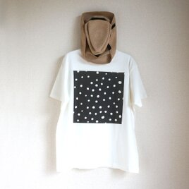 オーガニックコットン【半袖/長袖】「 fuwa fuwa dot（ チャコールブラック × ナチュラル／ホワイト ）」Ｔシャツの画像