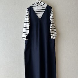 立体シルエットのジャンバースカート　コットンリネン　ネイビーの画像