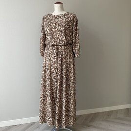 七分袖プルオーバーとタックキュロットのセットアップの画像