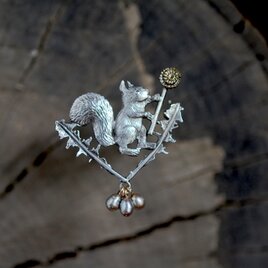 chipmunk and dandelion broochの画像