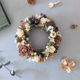 森の木の実のリース　ドライフラワー　秋冬