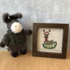 手刺繍トナカイとソリ、手編みのロバのぬいぐるみセットの画像