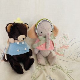 おしゃれケープのくまちゃんとぞうさん　2