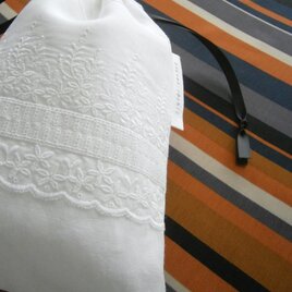 刺繍lace ×linen poachの画像