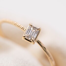 Emerald cut diamond harmony ringの画像