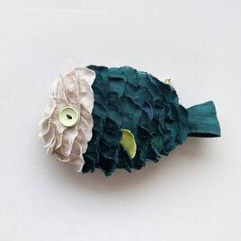 「魚ちゃんシリーズ」手縫いで仕上げた　ぬいぐるみみたいなリネンの魚ちゃんポーチ　no.204の画像