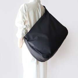 オニベジ ナイロン 大容量ビッグショルダーバッグ / ブラックの画像