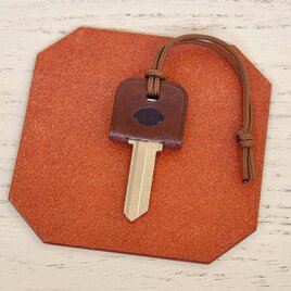 トイプードル（顔）の刻印（焼印）入り ヌメ革かんたんキーカバー MIWAの画像