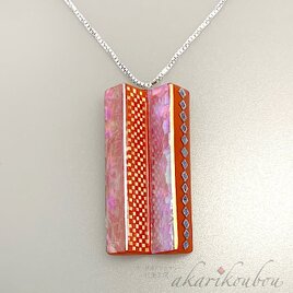 【sv925】螺鈿ペンダント 濃桃色螺鈿 純金箔 プラチナ箔 漆アクセサリー ： 金沢漆器 漆工芸 螺鈿ジュエリーの画像