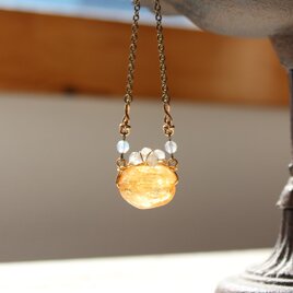 「幸せの黄色いお財布」　富と繁栄の石・シトリンで、がま口みたいにキュートなペンダント・ネックレス　の画像