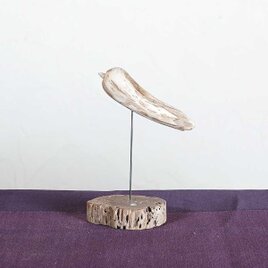 流木の鳥と一緒に世界へ羽ばたきませんか、木製の鳥、鳥のオーナメント、鳥のオブジェ、２０２４－３の画像