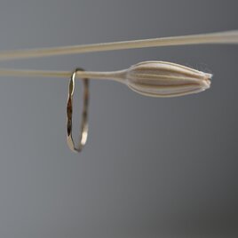 K18ピアス "Délicatesse – martelée –"