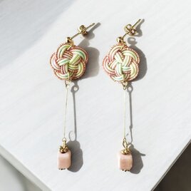 《ピアス》京都絹まき水引梅結びに陶器のミニキューブがゆらゆら可愛いピアススティック☆送料無料