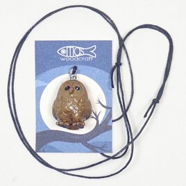 木のペンダント フクロウの画像