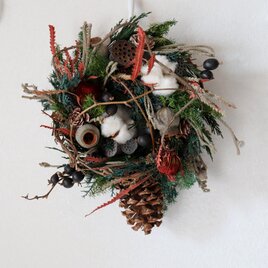 Christmas wreath with pine cone -松ぼっくりが揺れるクリスマスリース-  #1211の画像